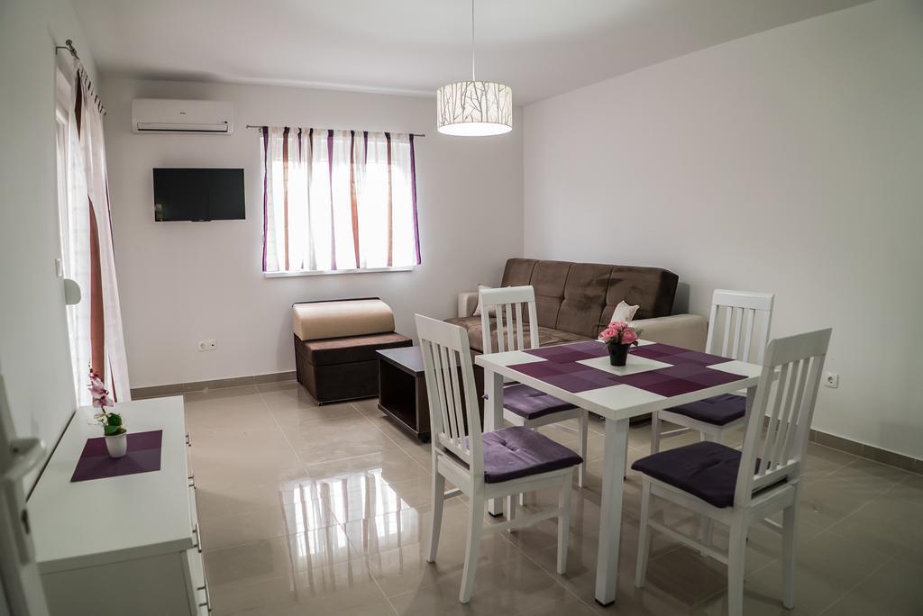 Apartments Malina Vir Exterior photo